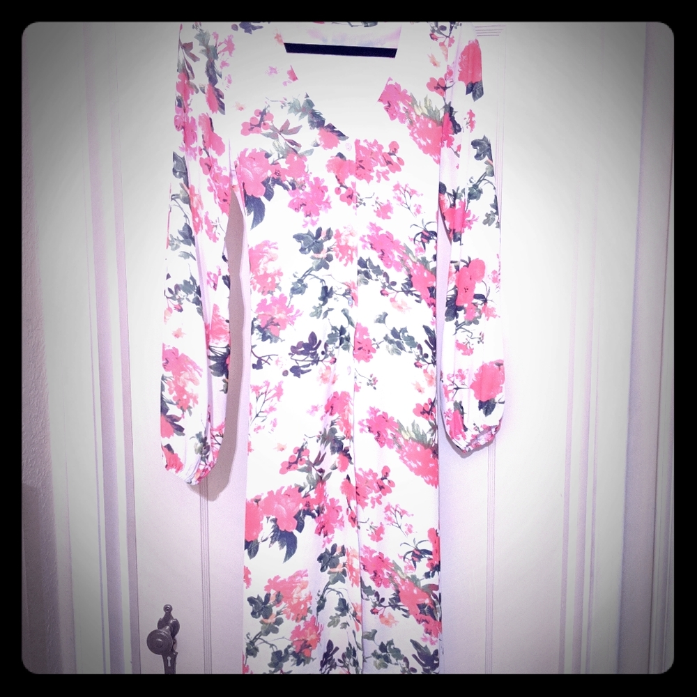 Long sleeved dress with flower pattern